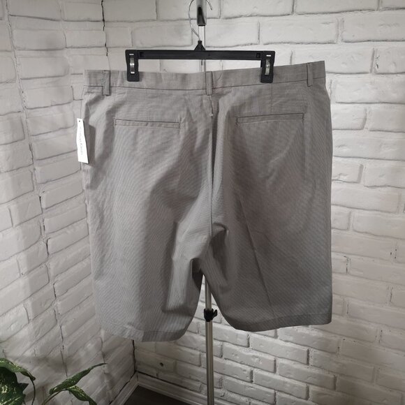 NWT Calvin Klein Men's Size 40 Lightweight Grey Straight Fit Shorts - Picture 2 of 10